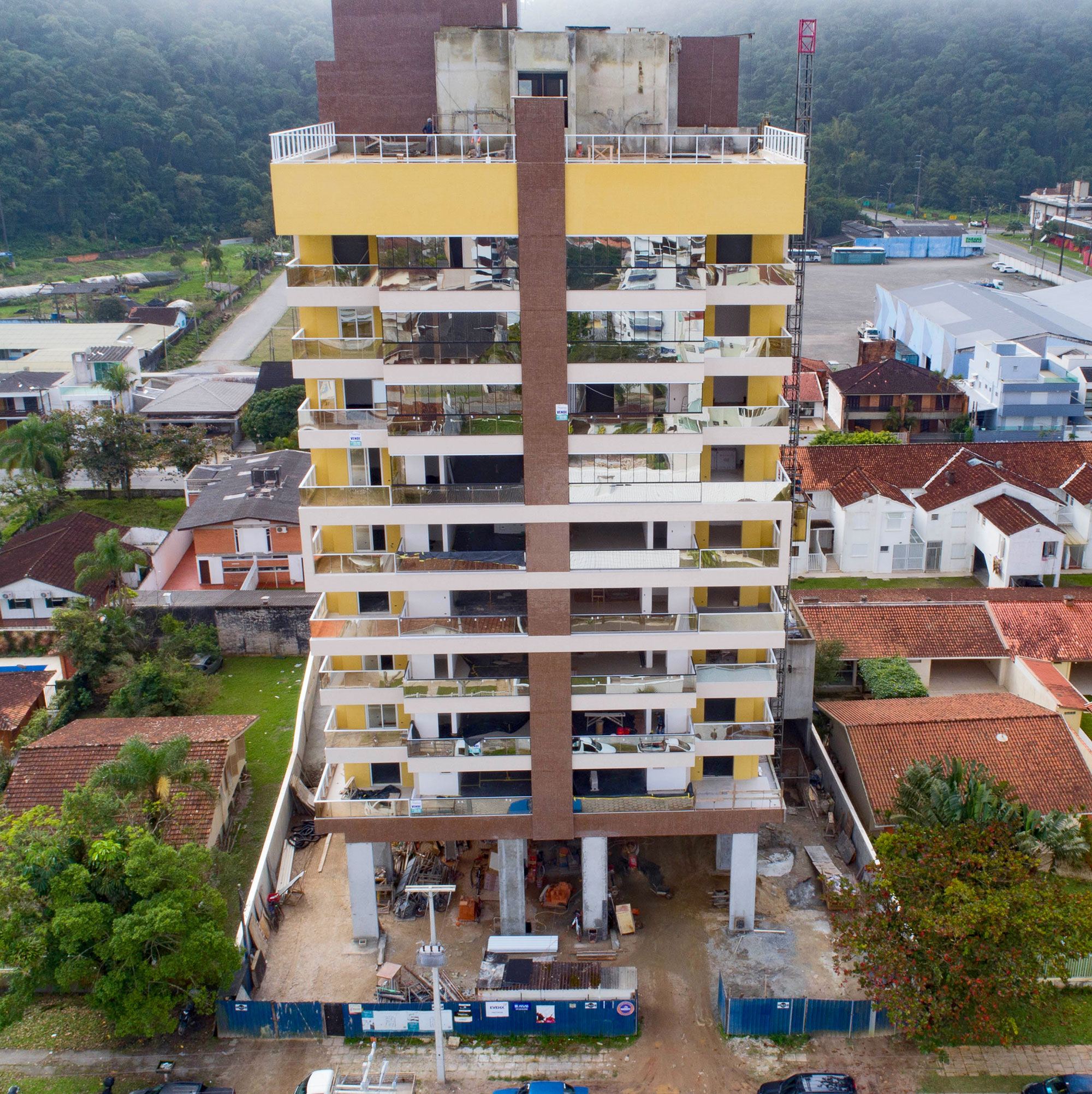 Julho de 2024 – Pastilhamento ext. 95%, Impermeabilização da Piscina, Serviços no térreo